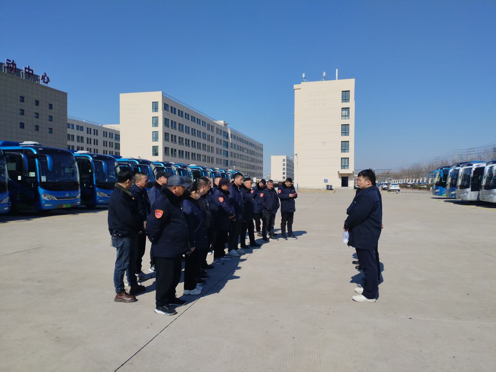 佳連公交召開(kāi)安全合格班組推進(jìn)交流會(huì)議