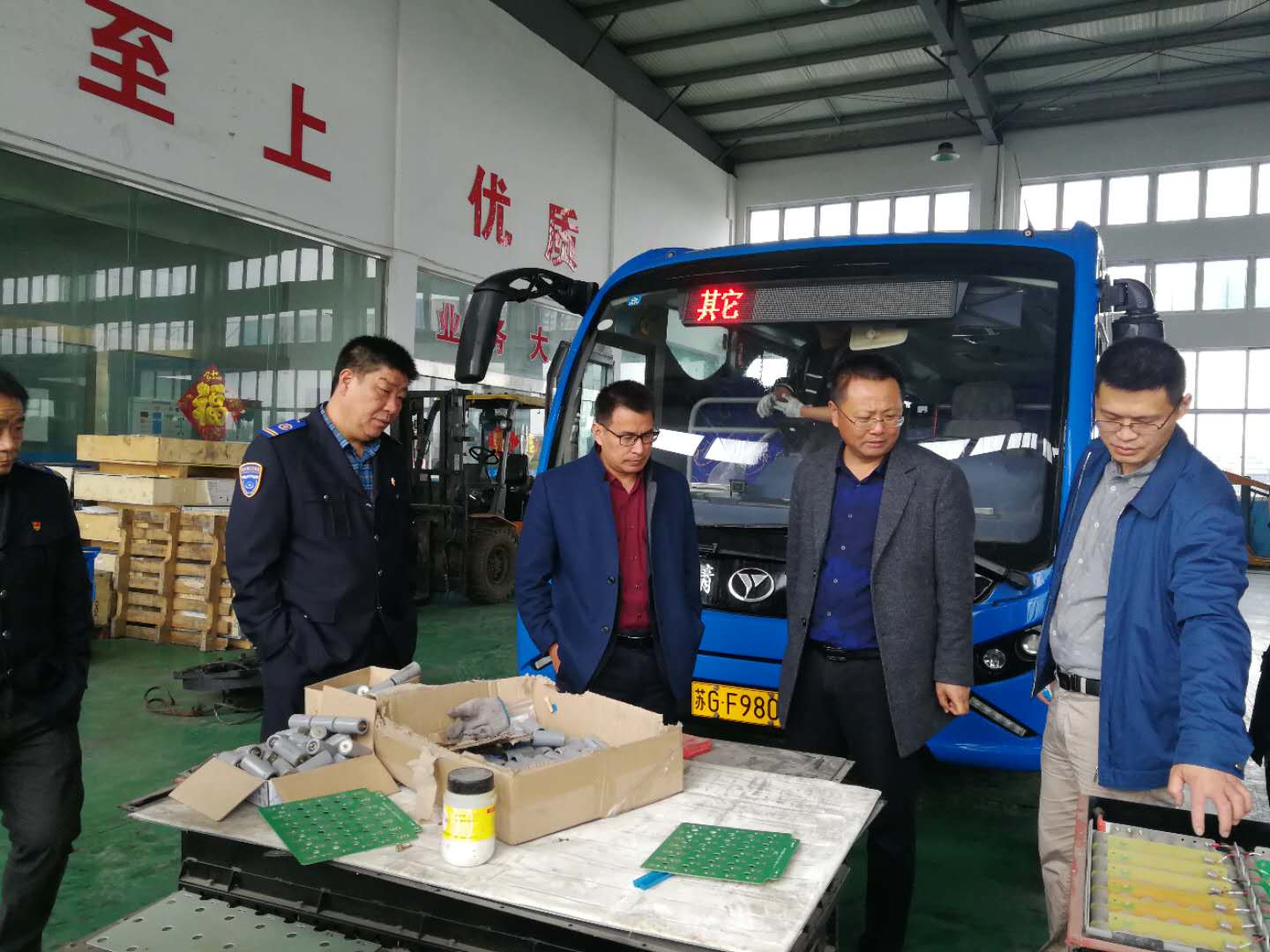 公交集團領(lǐng)導(dǎo)深入一線開展節(jié)前安全檢查