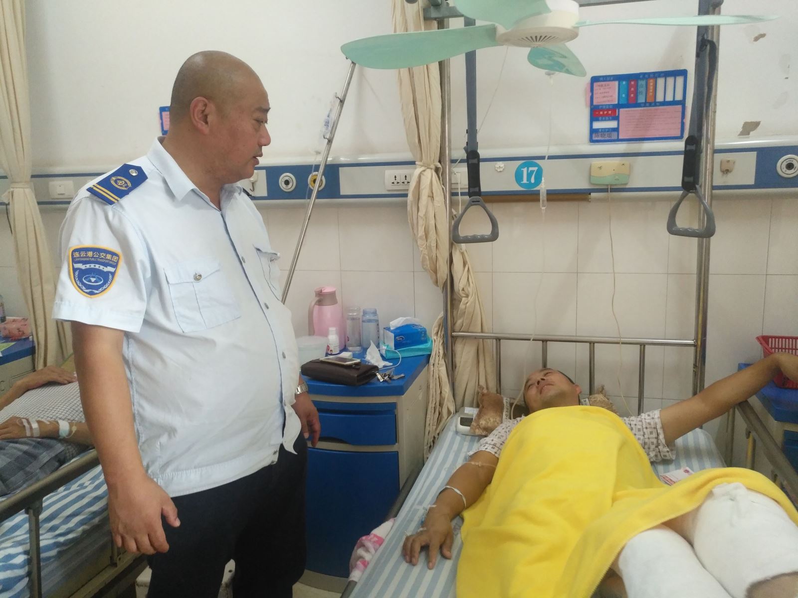 公交集團(tuán)公交事業(yè)一部中秋節(jié)前慰問(wèn)傷病駕駛員