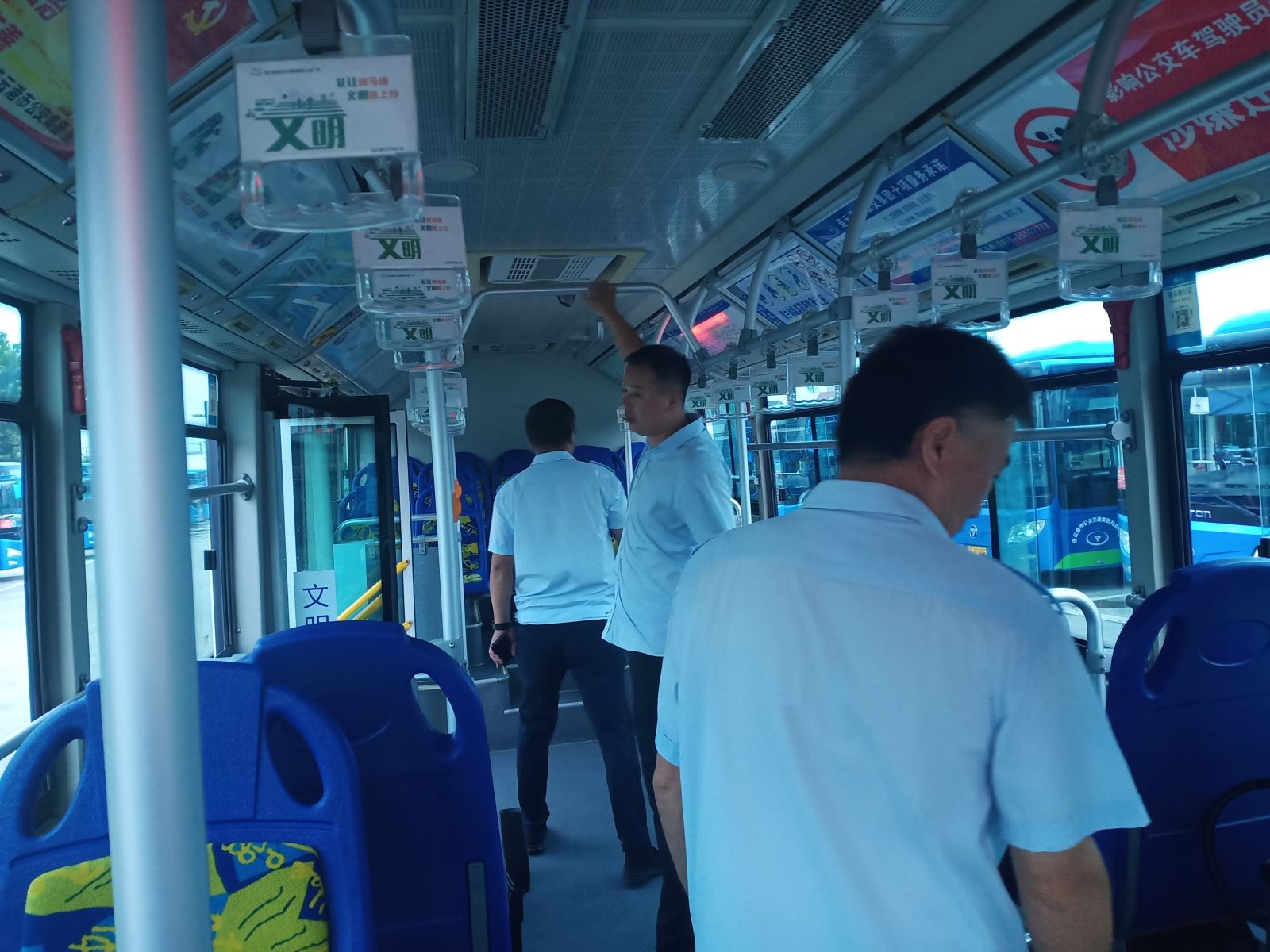 公交集團公交事業(yè)一部加強車輛出場早檢查  扎實推進創(chuàng)文工作深入開展