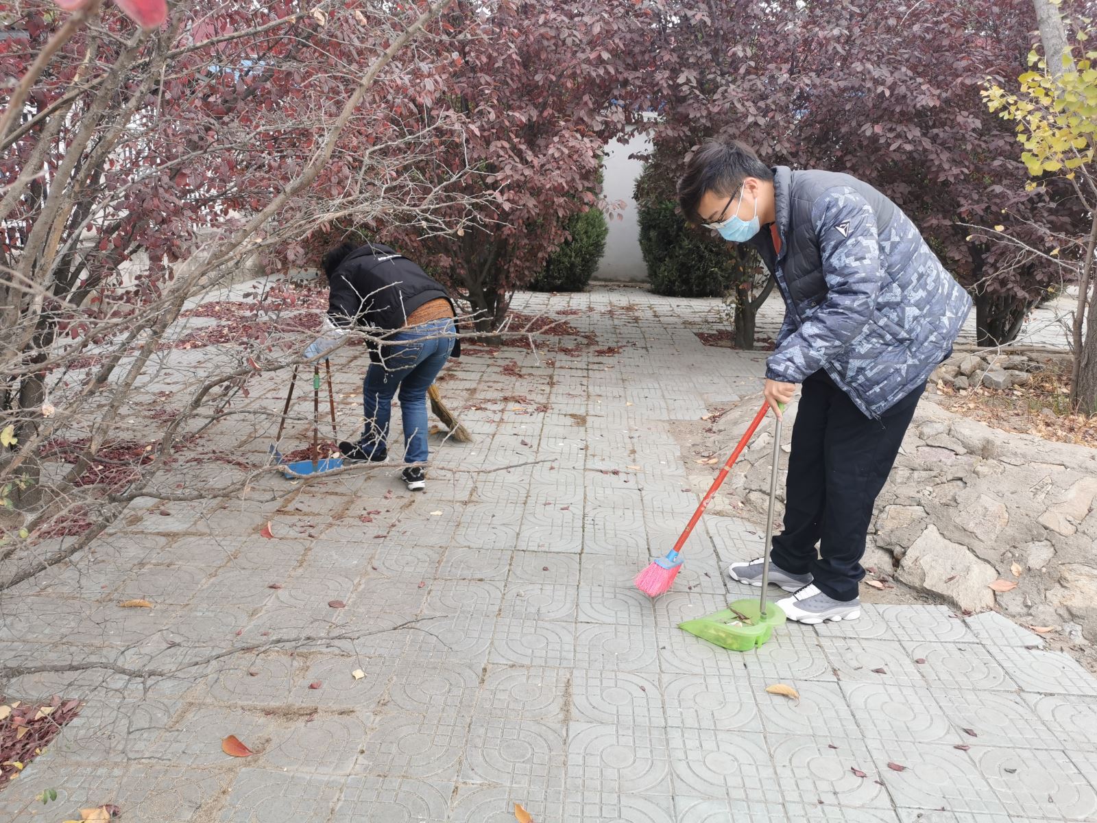 公交集團公交事業(yè)二部開展場站衛(wèi)生大掃除活動