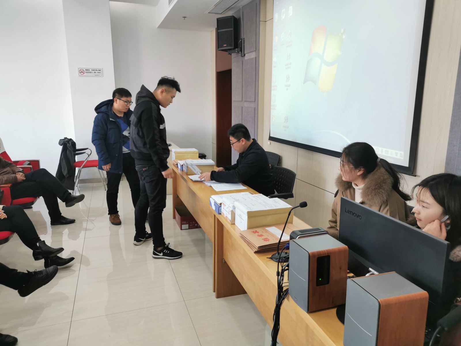 公交集團(tuán)公交車(chē)駕駛室安全隔離裝置采購(gòu)安裝項(xiàng)目招標(biāo)工作順利完成