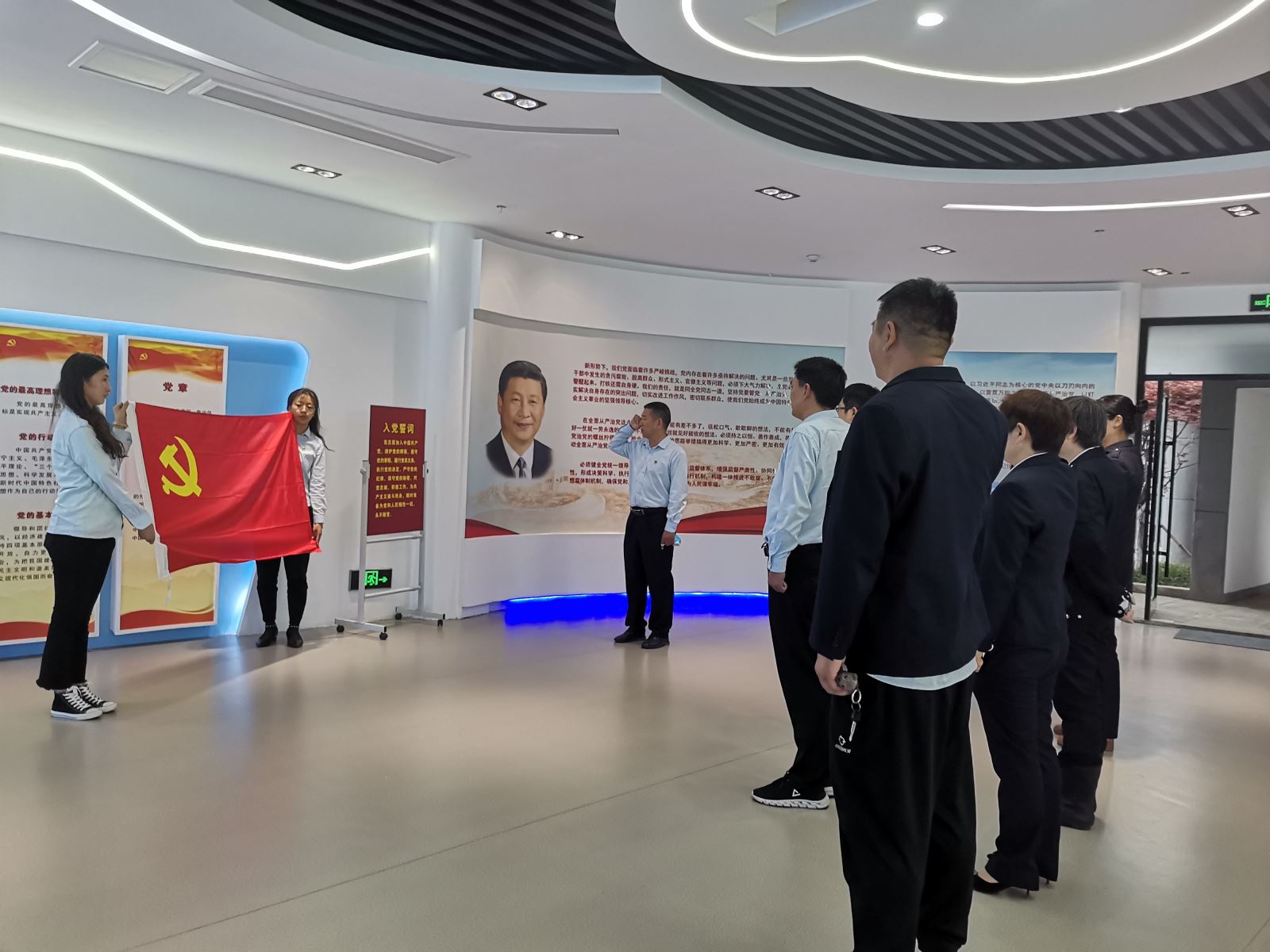 公交集團(tuán)公交事業(yè)二部組織黨員干部參觀學(xué)習(xí)連云區(qū)廉政教育基地