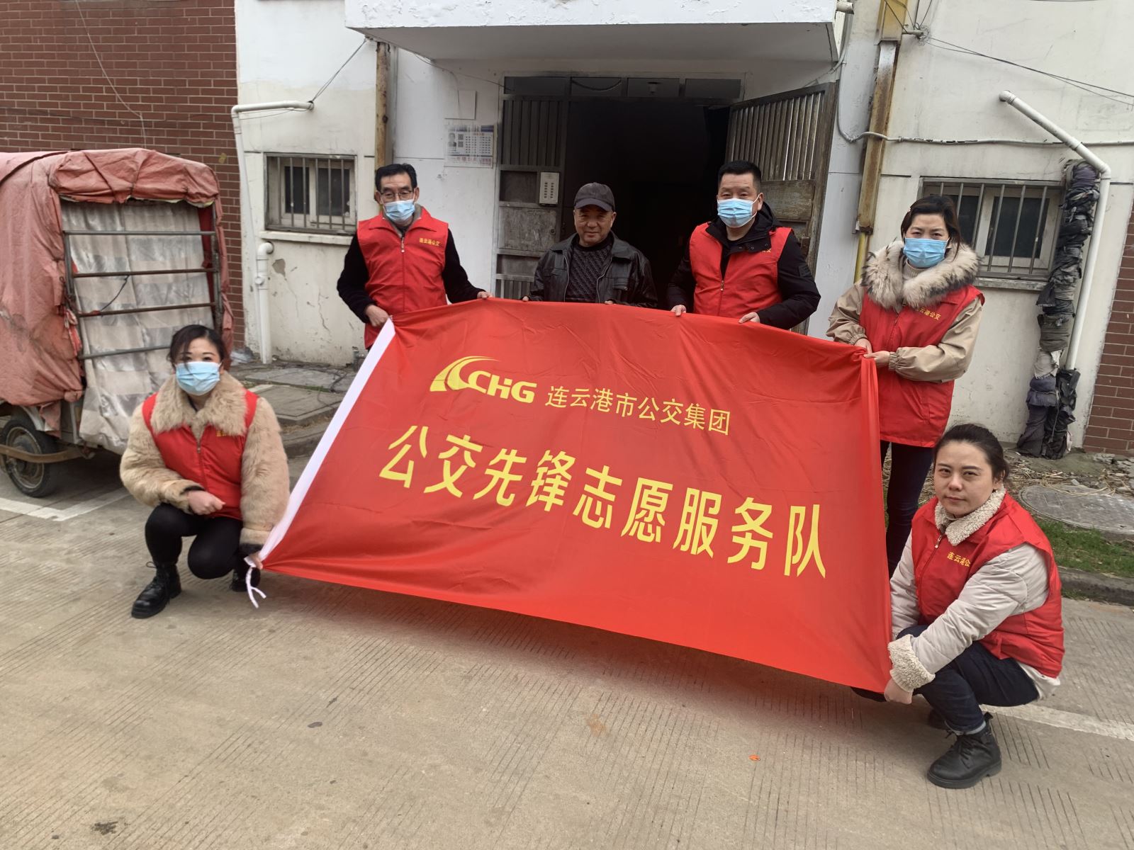 公交集團(tuán)機(jī)務(wù)技術(shù)事業(yè)部黨支部組織志愿者開(kāi)展“3.5”學(xué)雷鋒活動(dòng)