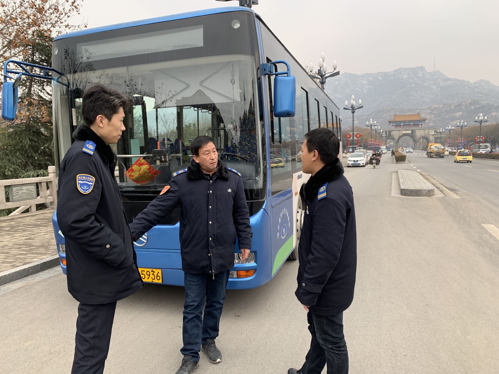 公交集團(tuán)生產(chǎn)運(yùn)營部開展上路上線現(xiàn)場調(diào)研工作