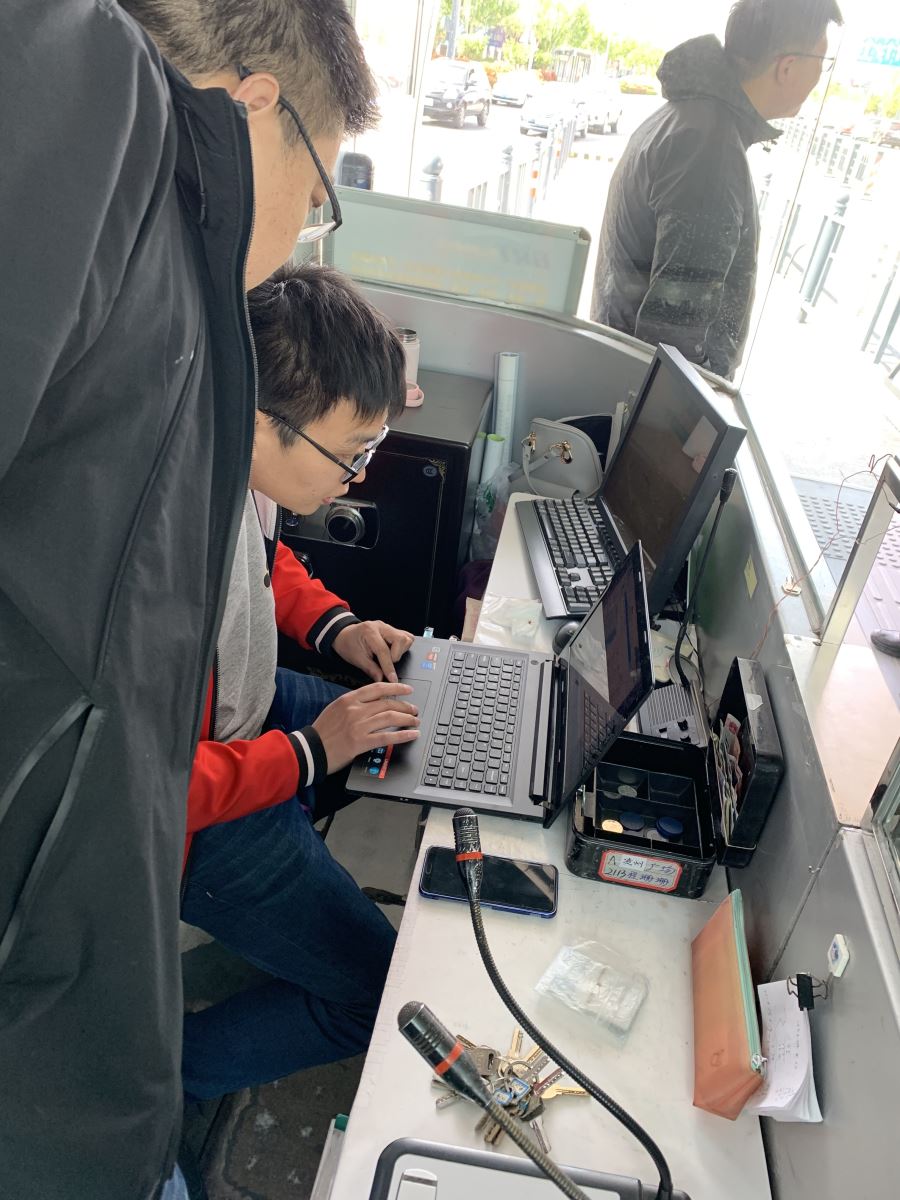 公交集團調(diào)整BRT公交站臺閘機縮短刷卡時間