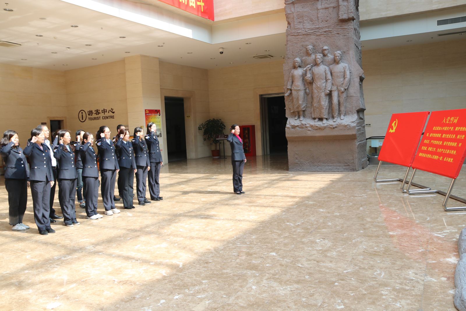 公交集團機關黨總支開展“不忘初心，牢記使命“革命傳統教育——組織黨員參觀 市革命紀念館